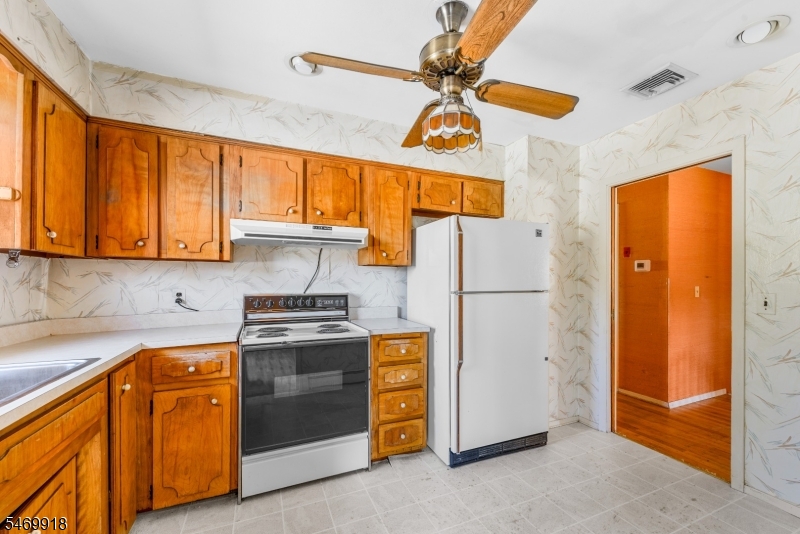 10 Barton Lane Hopatcong NJ 07843