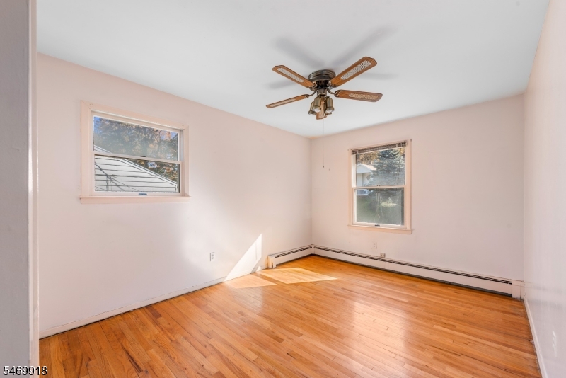 10 Barton Lane Hopatcong NJ 07843