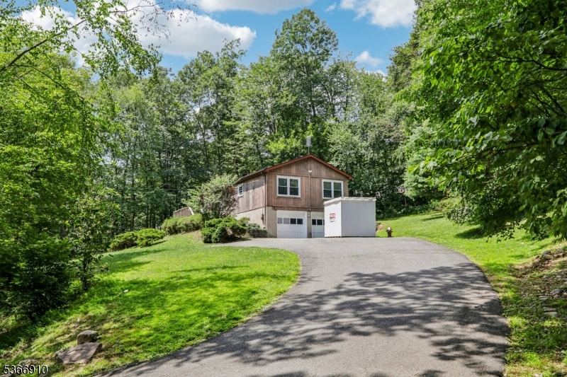 8 Old Woodstock Trail Jefferson NJ 07438