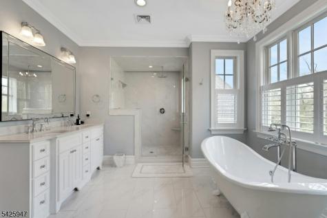138 Oakwood Road Watchung NJ 07069