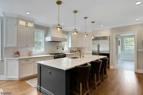138 Oakwood Road Watchung NJ 07069
