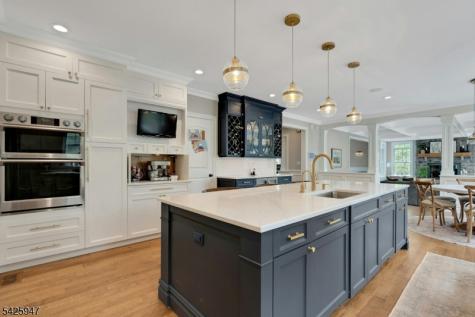 138 Oakwood Road Watchung NJ 07069