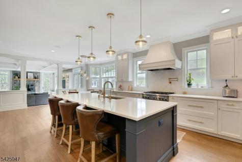 138 Oakwood Road Watchung NJ 07069