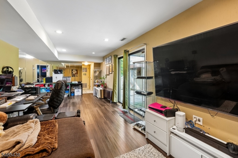 564 Mountain Avenue Springfield NJ 07081