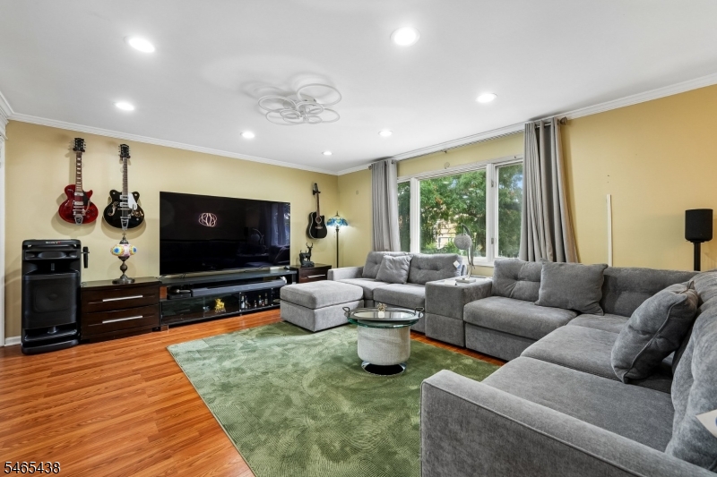 564 Mountain Avenue Springfield NJ 07081