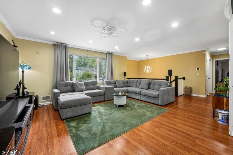 564 Mountain Avenue Springfield NJ 07081