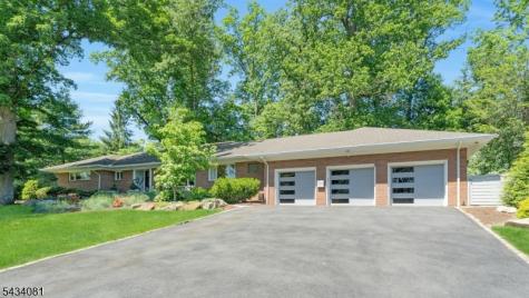 130 Pearl Brook Drive Clifton NJ 07013