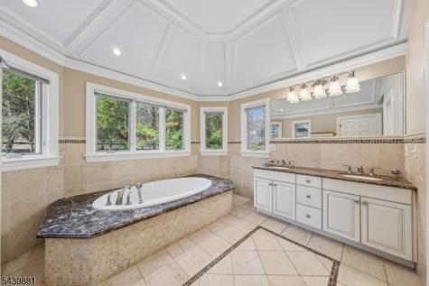 14 Oshaughnessy Lane Closter NJ 07624