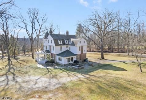 211 Mountainside Road Mendham NJ 07945