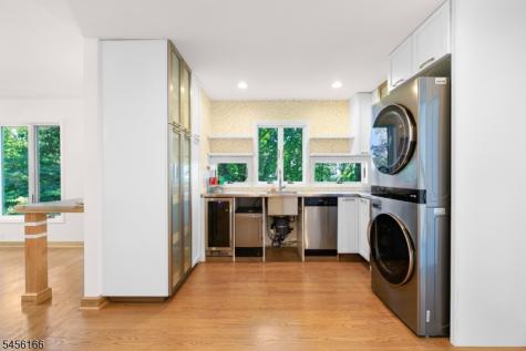 1204 Johnston Drive Watchung NJ 07069