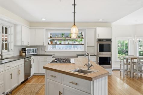 12 Cold Springs Road Tewksbury NJ 07830