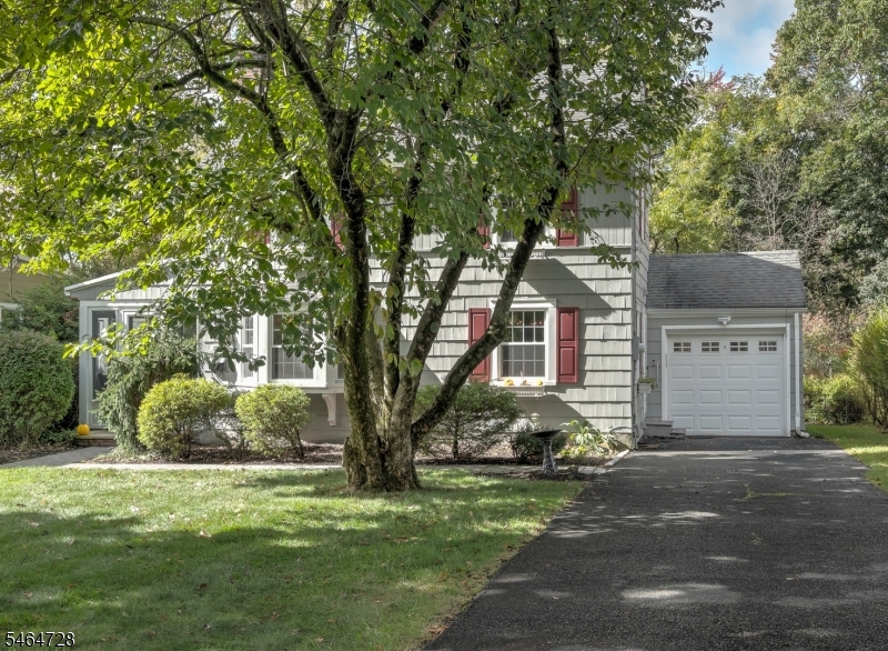 52 Crescent Road Livingston NJ 07039