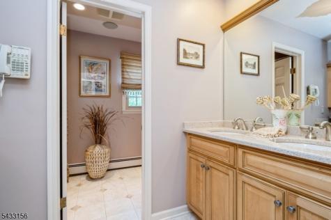 200 Raritan Lane Readington NJ 08889
