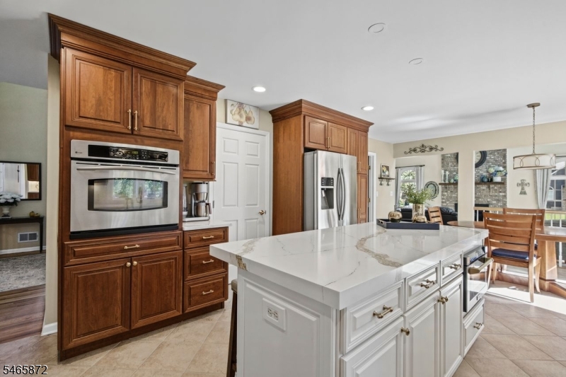 3 Rolling Lane Raritan NJ 08822