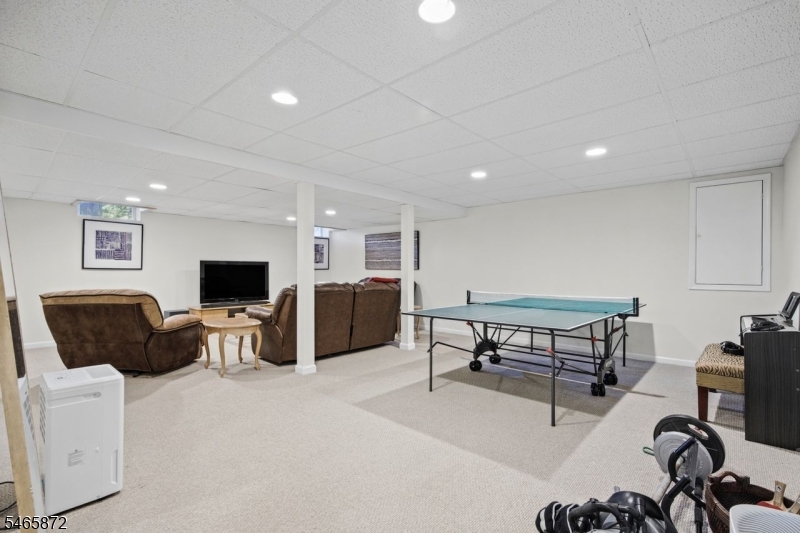 3 Rolling Lane Raritan NJ 08822