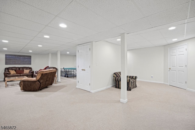 3 Rolling Lane Raritan NJ 08822