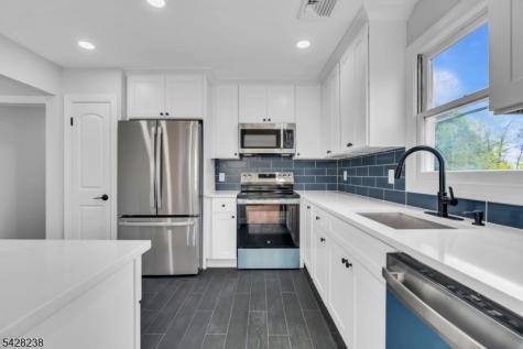 26 Laurie Road Roxbury NJ 07850