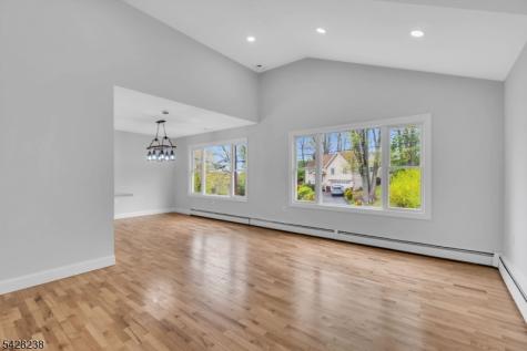 26 Laurie Road Roxbury NJ 07850