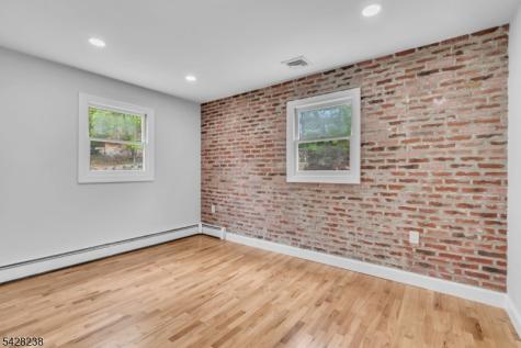 26 Laurie Road Roxbury NJ 07850