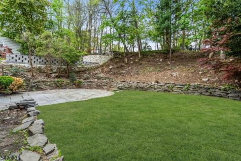 26 Laurie Road Roxbury NJ 07850