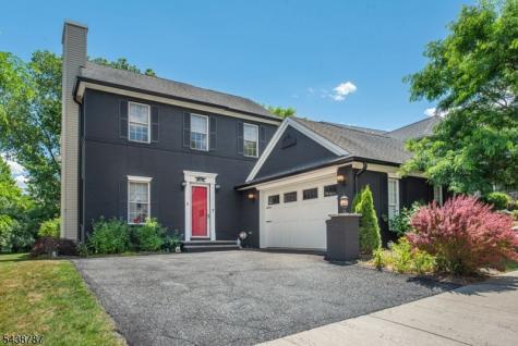 8 Bluffs Court Hamburg NJ 07419