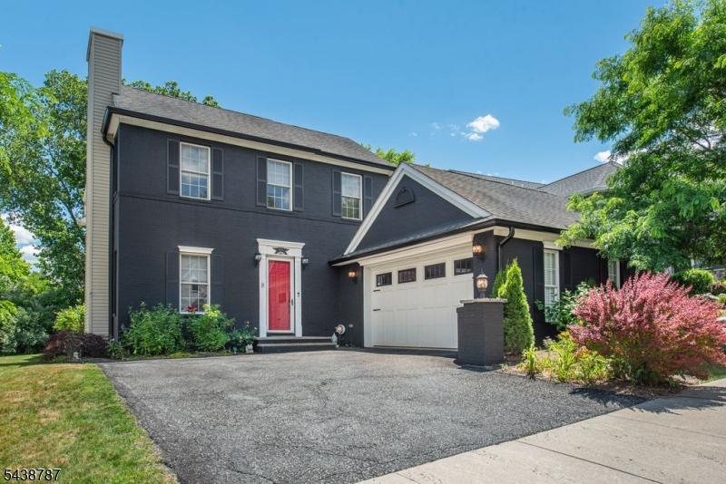 8 Bluffs Court Hamburg NJ 07419