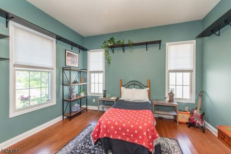 8 Bluffs Court Hamburg NJ 07419