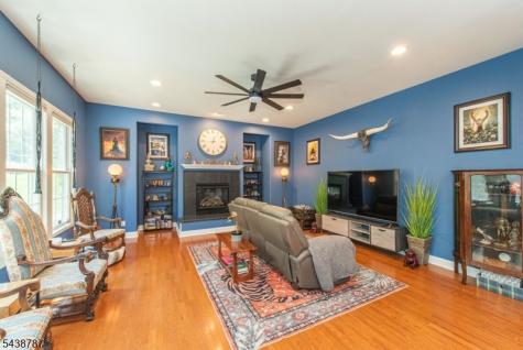 8 Bluffs Court Hamburg NJ 07419