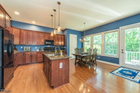 8 Bluffs Court Hamburg NJ 07419