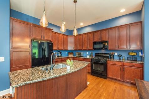 8 Bluffs Court Hamburg NJ 07419