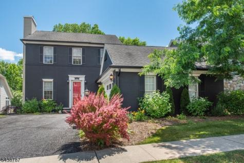 8 Bluffs Court Hamburg NJ 07419