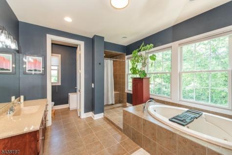 8 Bluffs Court Hamburg NJ 07419