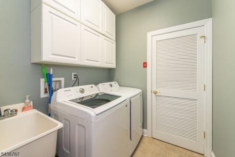 8 Bluffs Court Hamburg NJ 07419