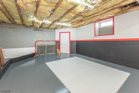 8 Bluffs Court Hamburg NJ 07419