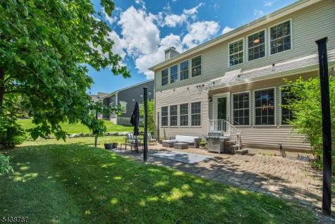 8 Bluffs Court Hamburg NJ 07419