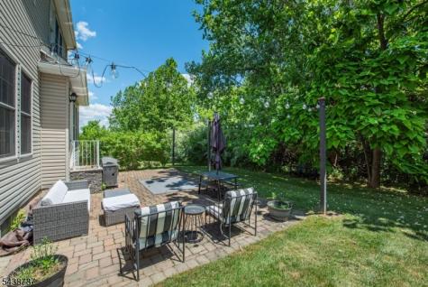8 Bluffs Court Hamburg NJ 07419