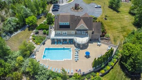 8 Bluffs Court Hamburg NJ 07419
