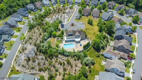 8 Bluffs Court Hamburg NJ 07419
