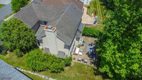 8 Bluffs Court Hamburg NJ 07419