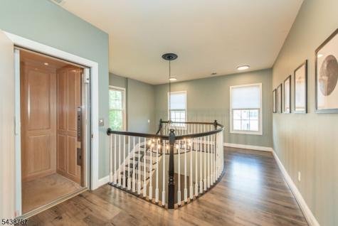 8 Bluffs Court Hamburg NJ 07419