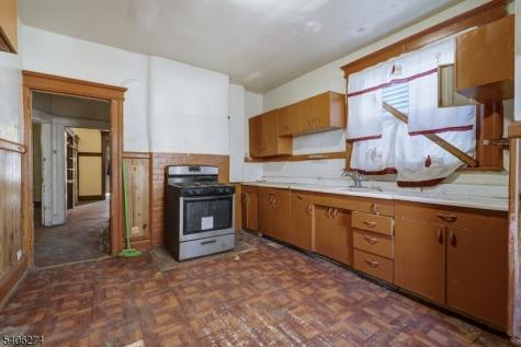 199 Hollywood Avenue East Orange NJ 07018