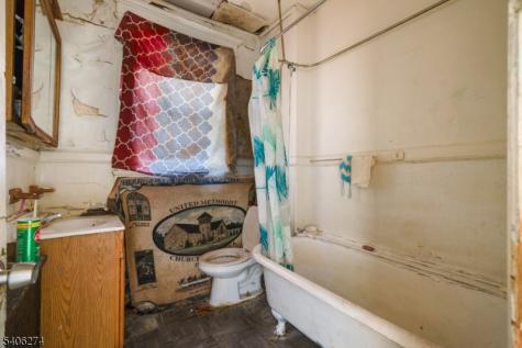 199 Hollywood Avenue East Orange NJ 07018