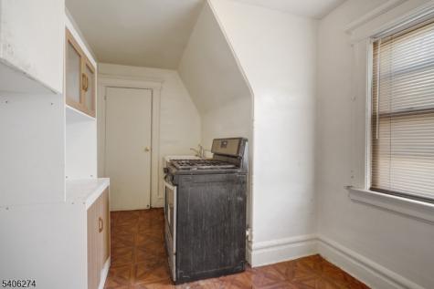 199 Hollywood Avenue East Orange NJ 07018