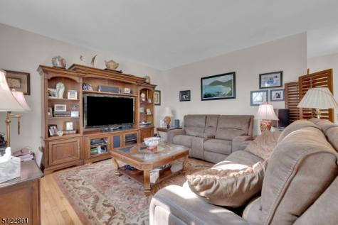 33 Pony Lane Raritan NJ 08822