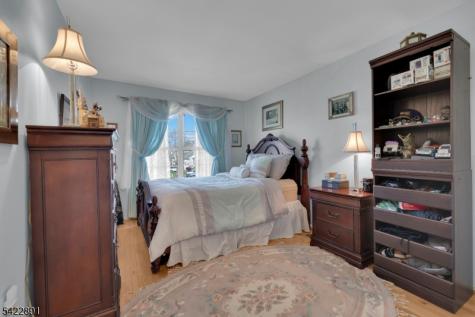 33 Pony Lane Raritan NJ 08822