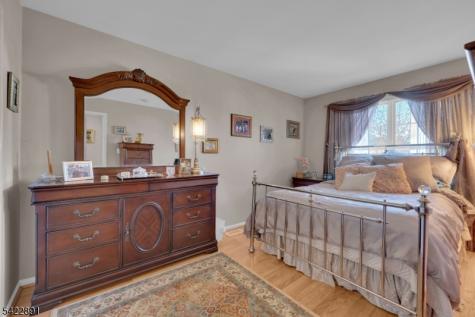 33 Pony Lane Raritan NJ 08822