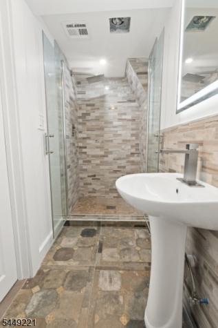 19 Cliffside Trail Denville NJ 07834