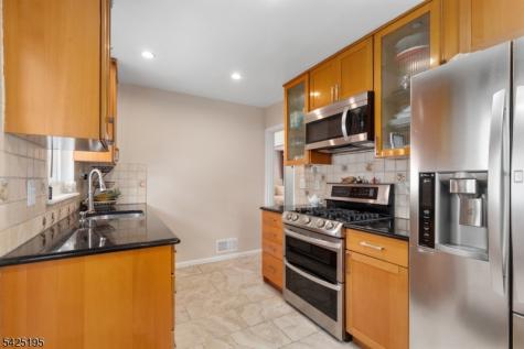 61 Highland Avenue Bergenfield NJ 07621