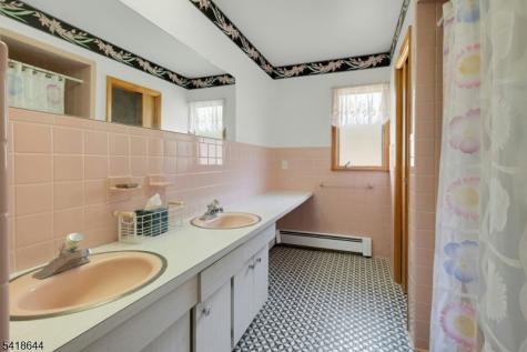 48 Gordon Road Roxbury NJ 07885