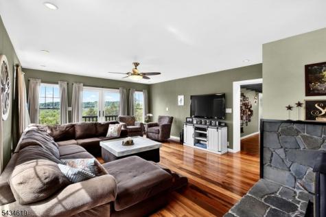 70 Crab Apple Hill Road Holland NJ 08848